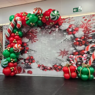 Met ballonnen en versiering is deze kerst nog magischer! ✨🎈🎄

#Feestdecoratie #Kerstballonnen #Kerstmagie #Kerstversiering #Babyshower #Babyshowerdecor
#Genderreveal #BoyOrGirl #Genderrevealdecor #Geboorte #Kraamfeest #Verjaardag #Birthday #Feest
#Party #Event #Ballonnen #Decoratie #Bloemen #Backdrop #Verloving #Engagement#Bridetobe
#Overijssel #Twente #Feestvieren #Verhuur #Stylingoplocatie
