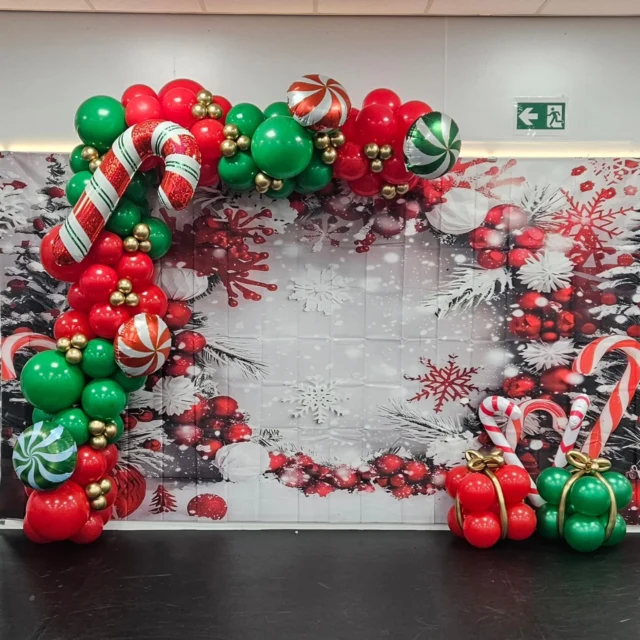 Kerstballonnen en gezelligheid, de perfecte mix! 🎈

#Feestdecoratie #Kerstballonnen #Kerstmagie #Kerstversiering #Babyshower #Babyshowerdecor
#Genderreveal #BoyOrGirl #Genderrevealdecor #Geboorte #Kraamfeest #Verjaardag #Birthday #Feest
#Party #Event #Ballonnen #Decoratie #Bloemen #Backdrop #Verloving #Engagement#Bridetobe
#Overijssel #Twente #Feestvieren #Verhuur #Stylingoplocatie